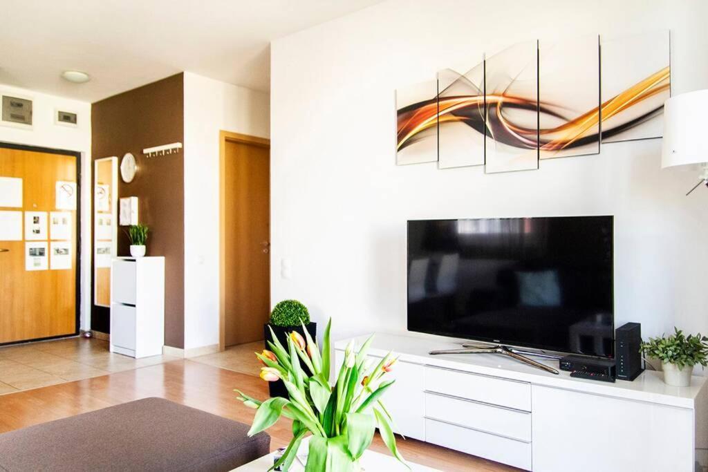 Vip Mini Resort,Private Parking & Balcony Boedapest Buitenkant foto