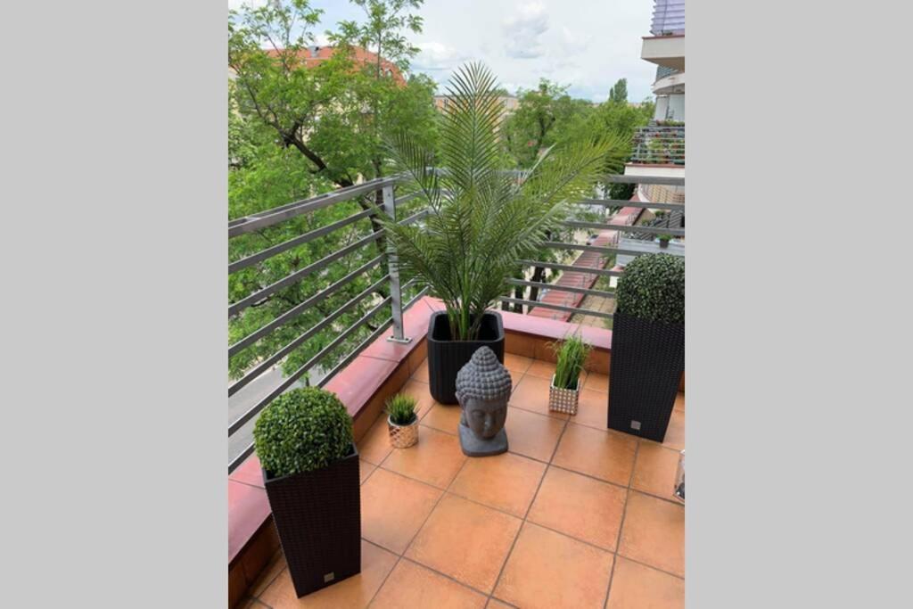 Vip Mini Resort,Private Parking & Balcony Boedapest Buitenkant foto