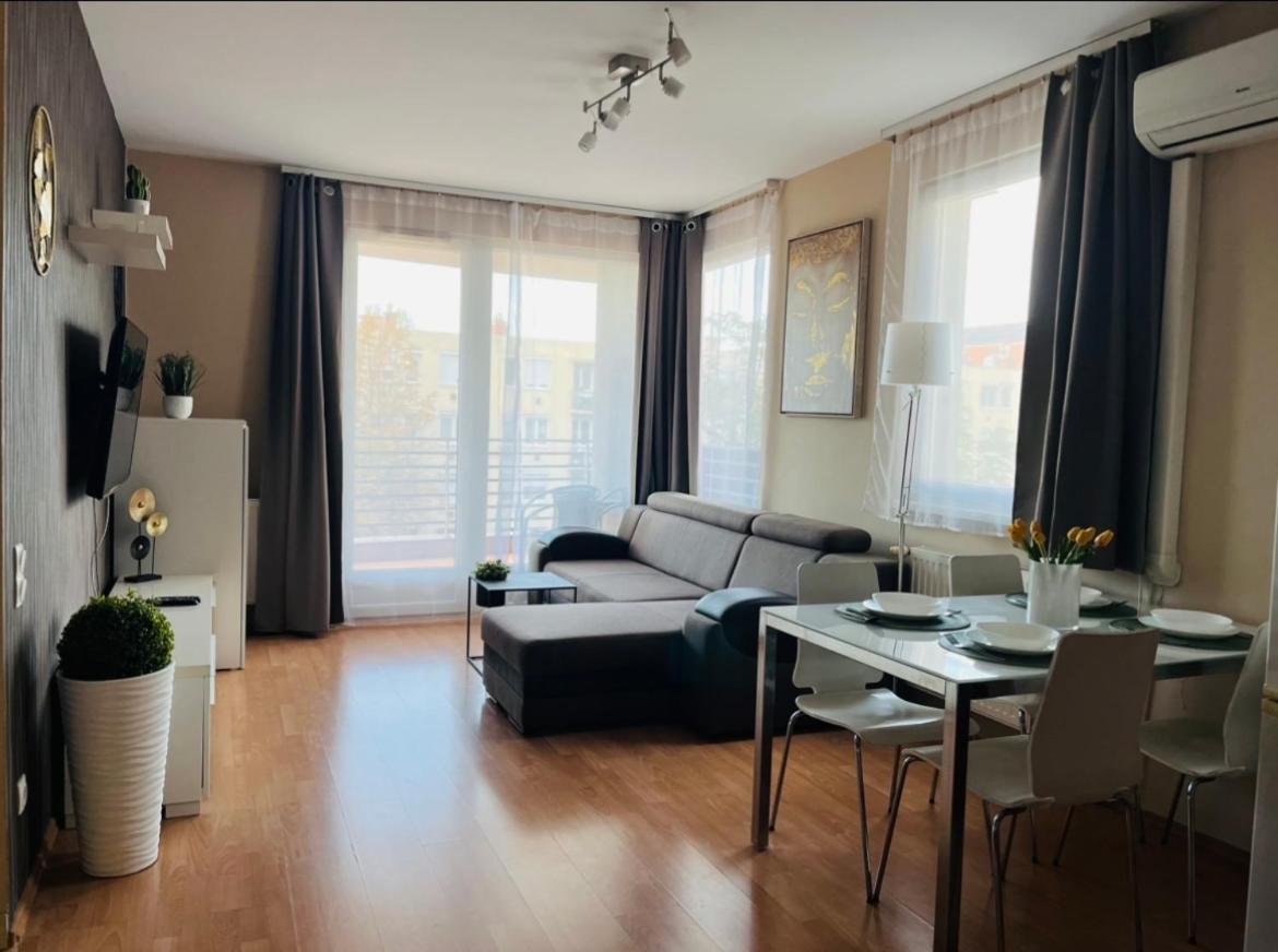 Vip Mini Resort,Private Parking & Balcony Boedapest Buitenkant foto