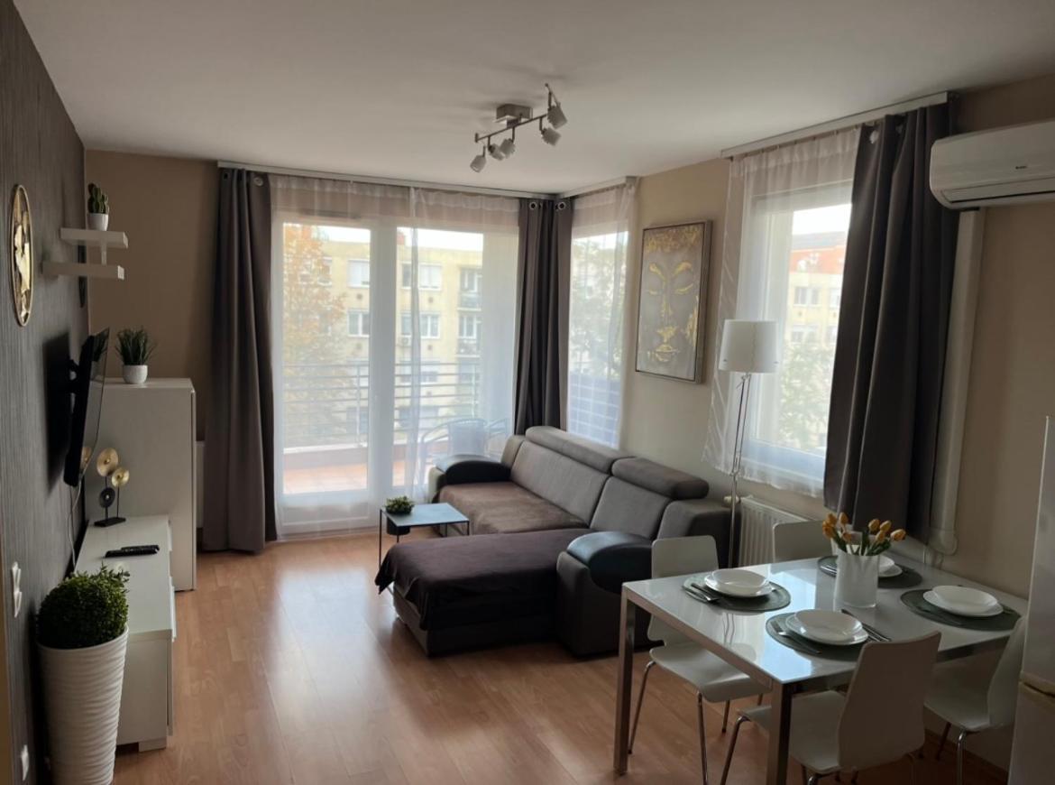 Vip Mini Resort,Private Parking & Balcony Boedapest Buitenkant foto
